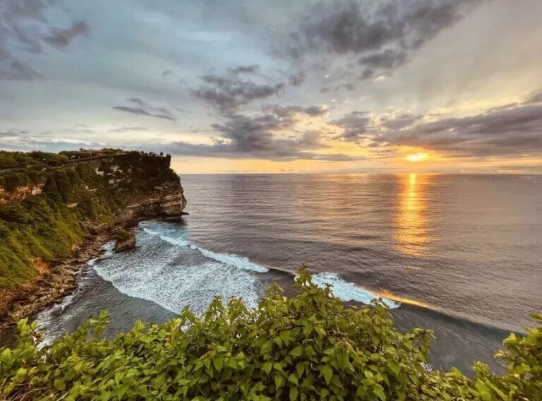 uluwatu, indonesia, bali, uluwatu temple, que hcaer en uluwatu